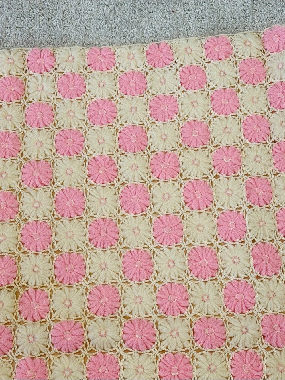 Vintage Crochet Daisy Puff Flower Afghan Pink White Baby Crib Bassinette Soft